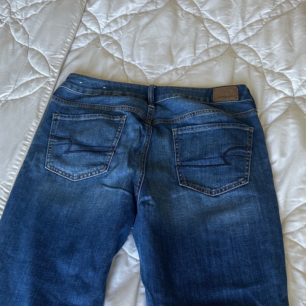 American Eagle Women’s Blue Jeans - Picture 2 of 4